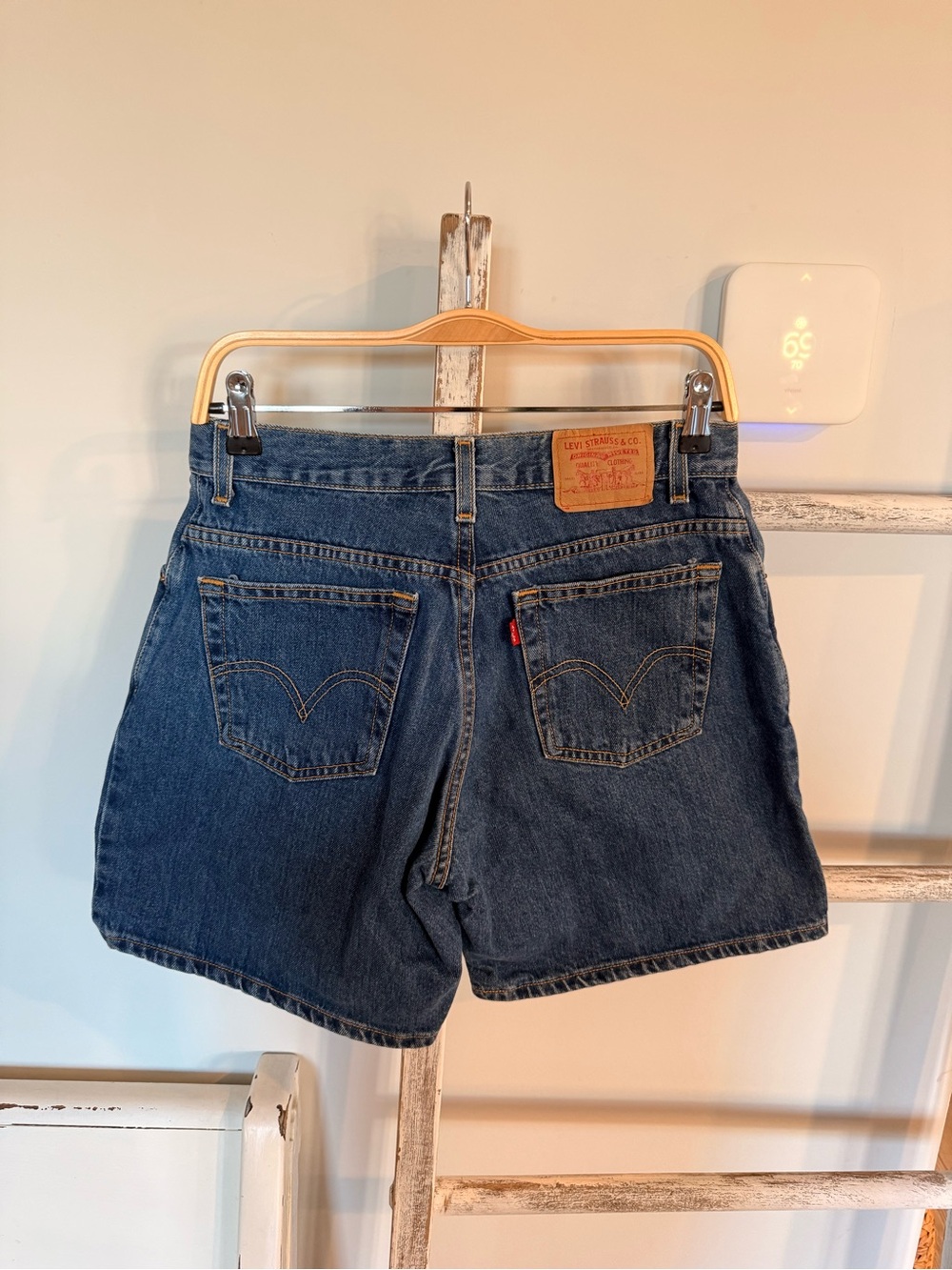 Levi 550 Dark Wash Denim Mom Jean Shorts Women’s Size 10 30” Waist Y2K EUC